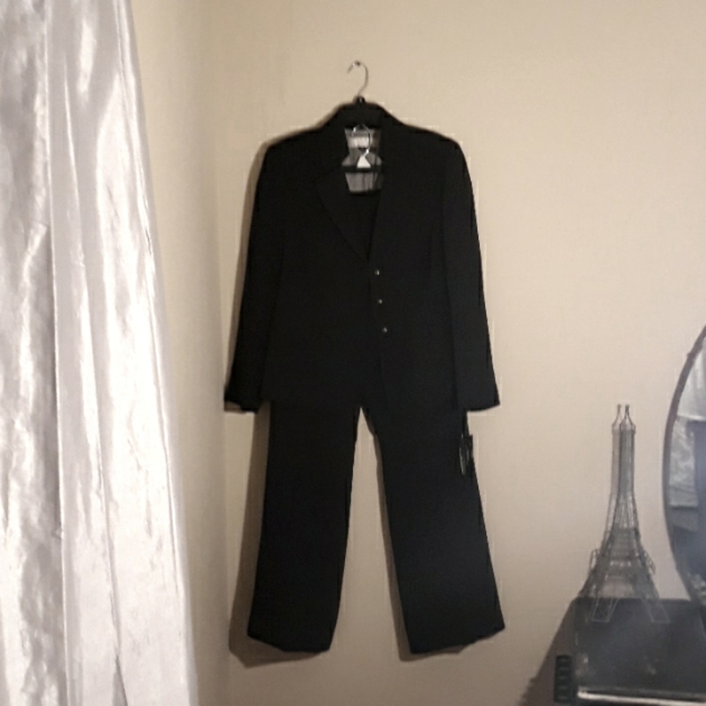 Tahari 2pc